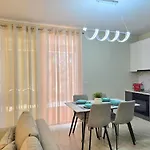 In San Pietro Residences 305 דירה *